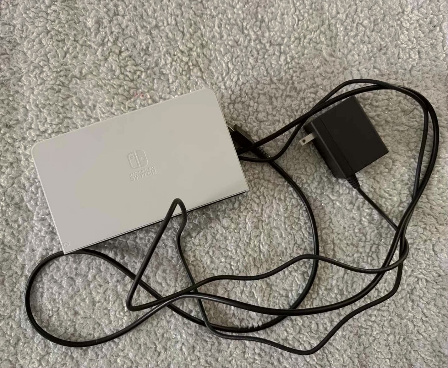 Nintendo Switch OLED White Unlocked - Used image 5