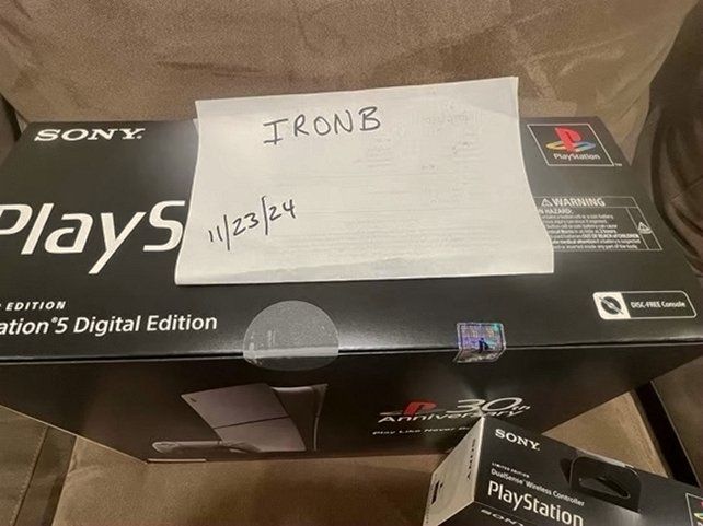 Sony PlayStation 5 Digital Edition 30th Anniversary Unlocked - Used image 2