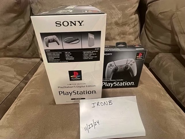 Sony PlayStation 5 Digital Edition 30th Anniversary Unlocked - Used image 3