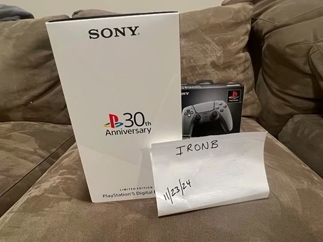 Sony PlayStation 5 Digital Edition 30th Anniversary Unlocked - Used image 4