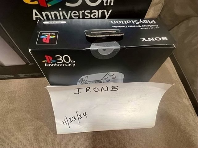 Sony PlayStation 5 Digital Edition 30th Anniversary Unlocked - Used image 5