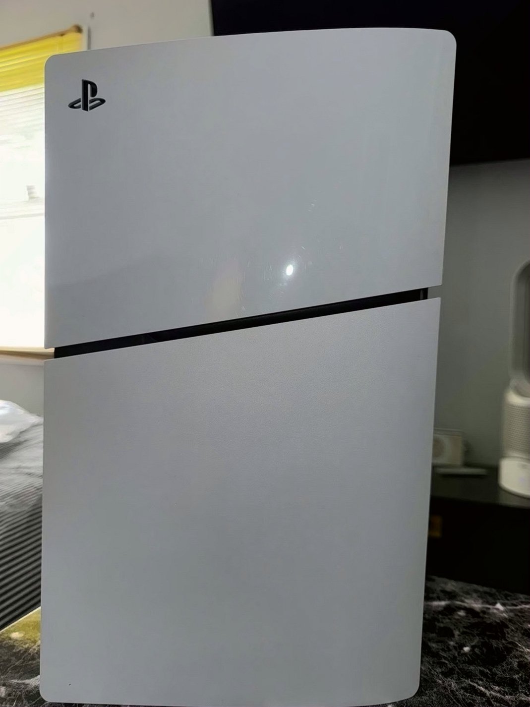 Sony PlayStation 5 Slim 1TB White - Used image 2