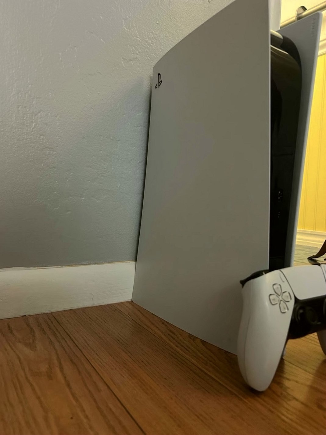 Sony PlayStation 5 Digital Edition White - Used image 2