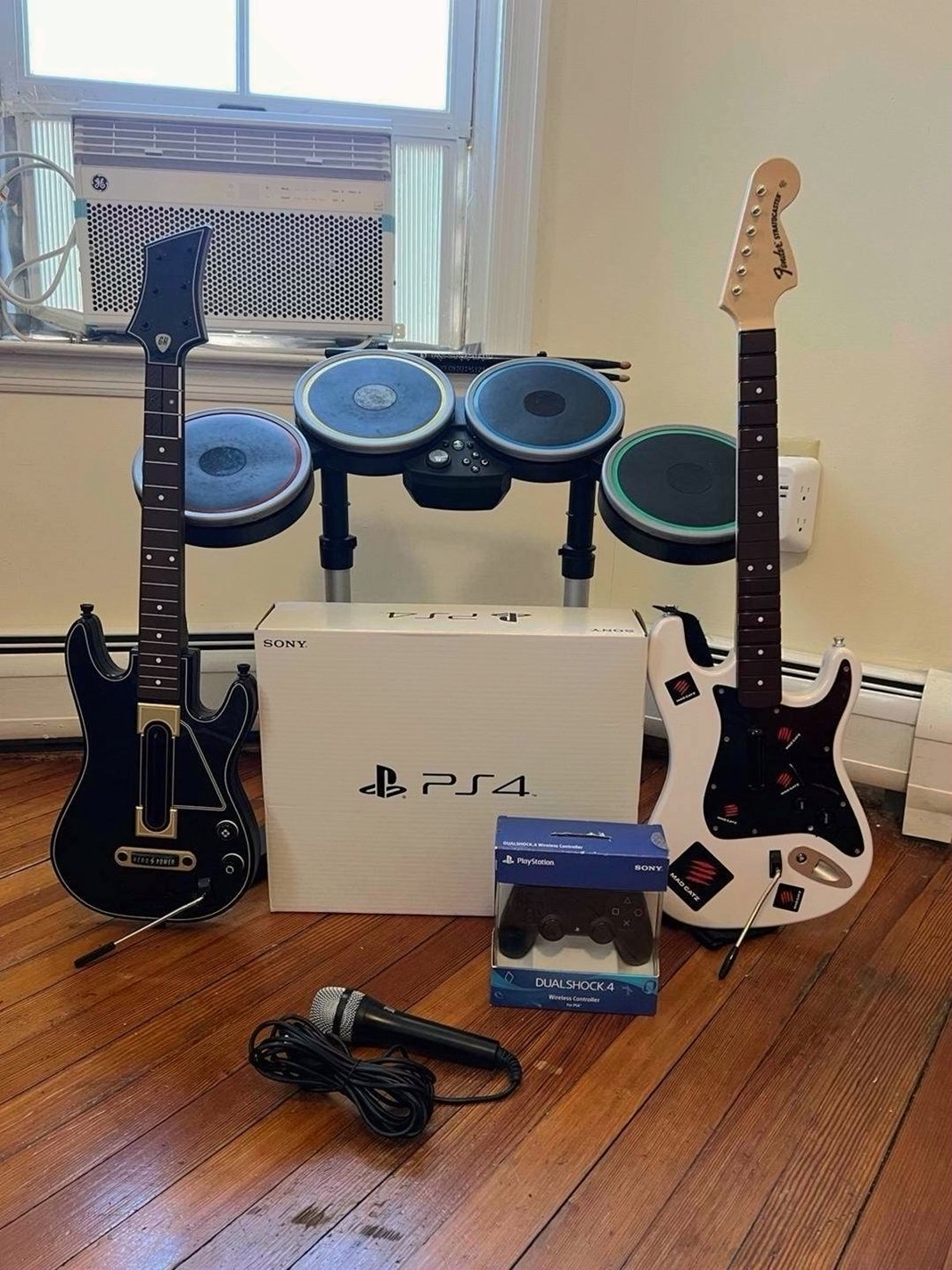 Rock Band 4 Bundle PS4 Wireless Fender Guitar Drums Mic Console - Used image 4