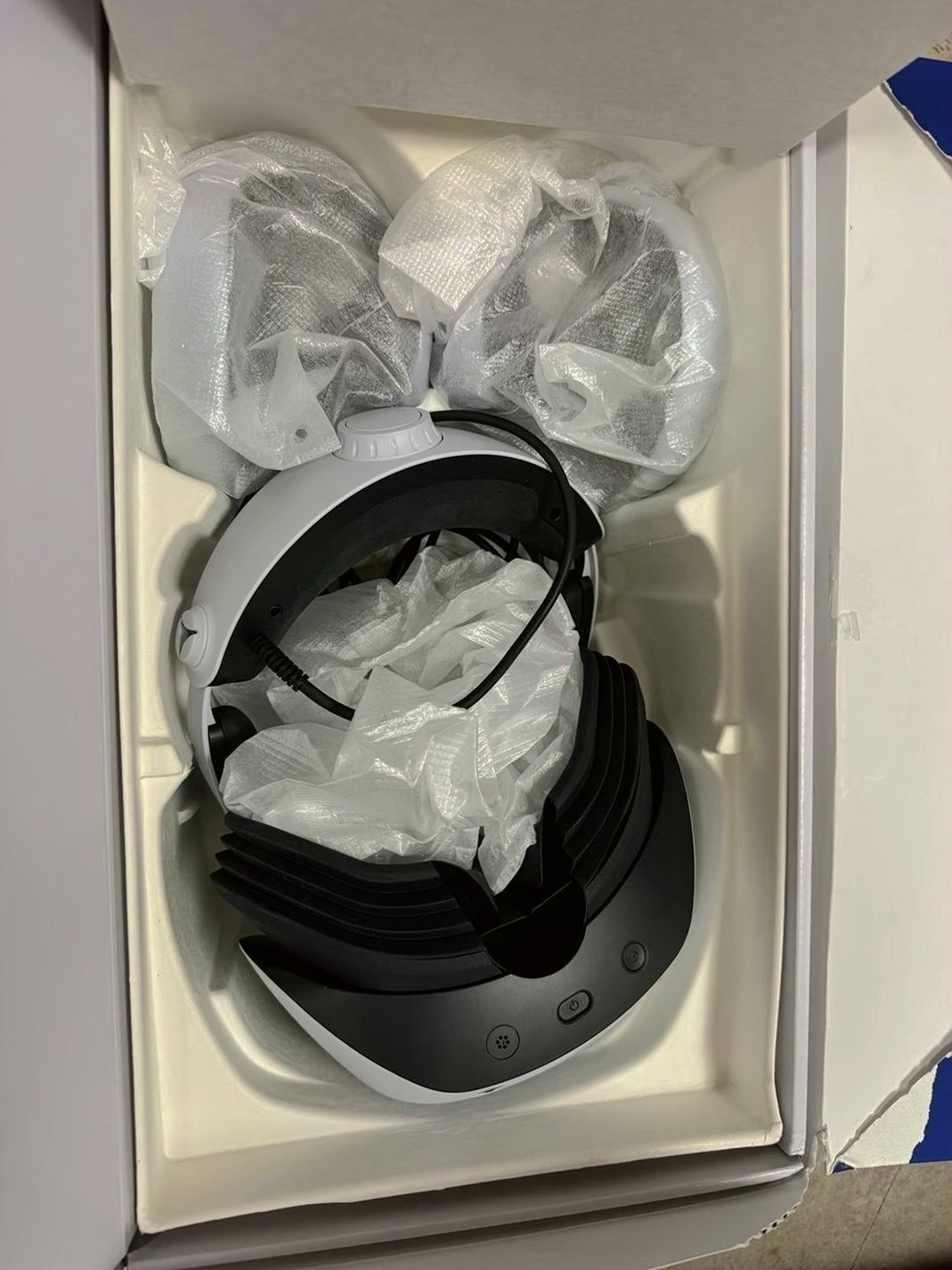 Sony PlayStation VR2 Horizon Call of The Mountain Bundle - Used image 2
