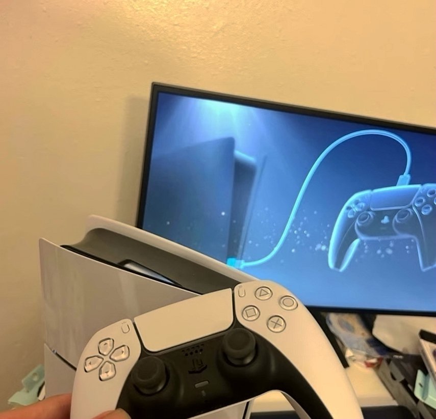 Sony PlayStation 5 Slim 1TB Black - Used image 3
