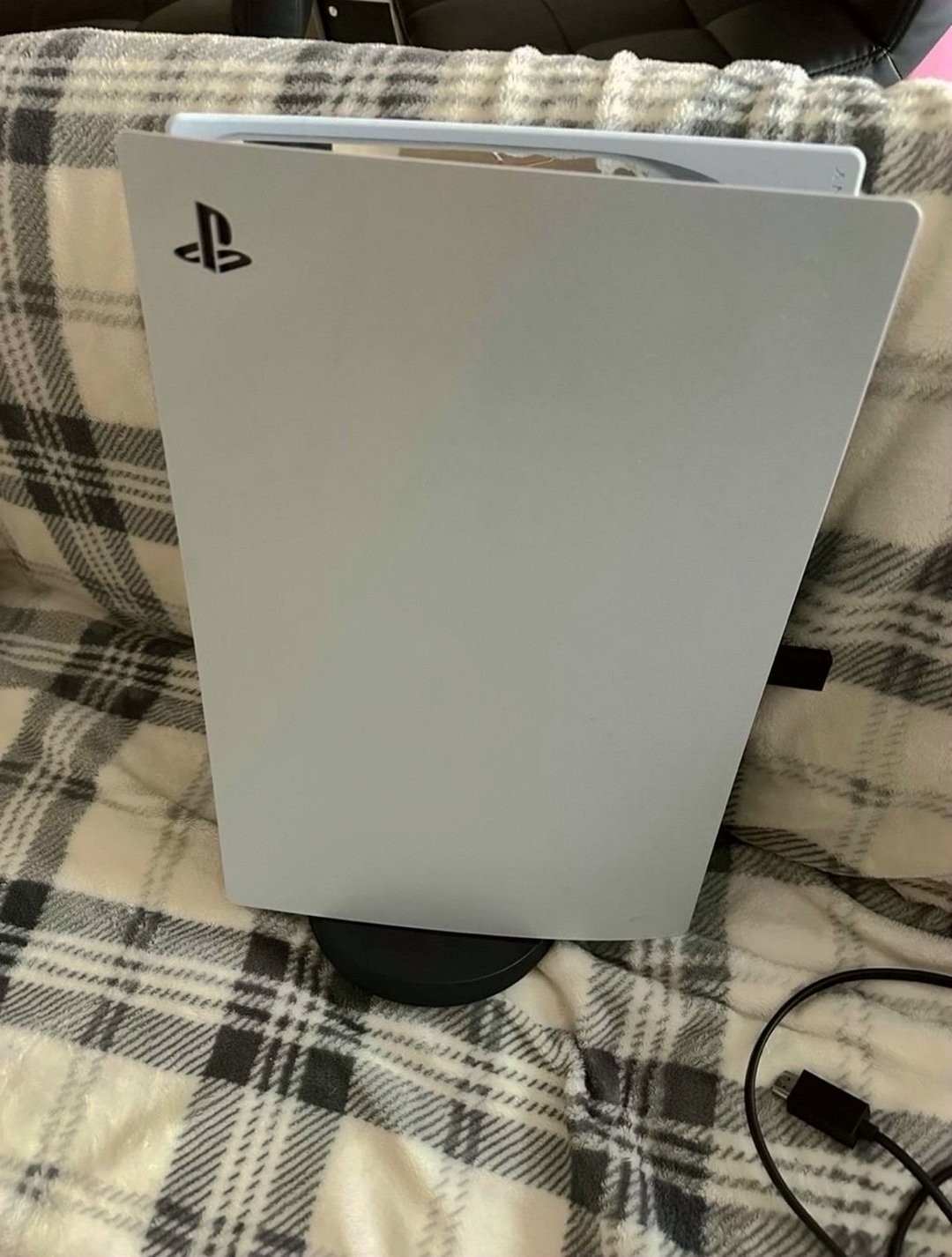 Sony PlayStation 5 Digital Edition 1TB White - Used image 3