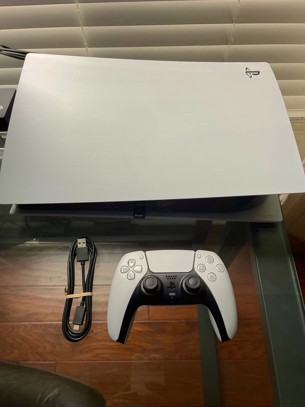 Sony PlayStation 5 Digital Edition 825GB White - Used image 2