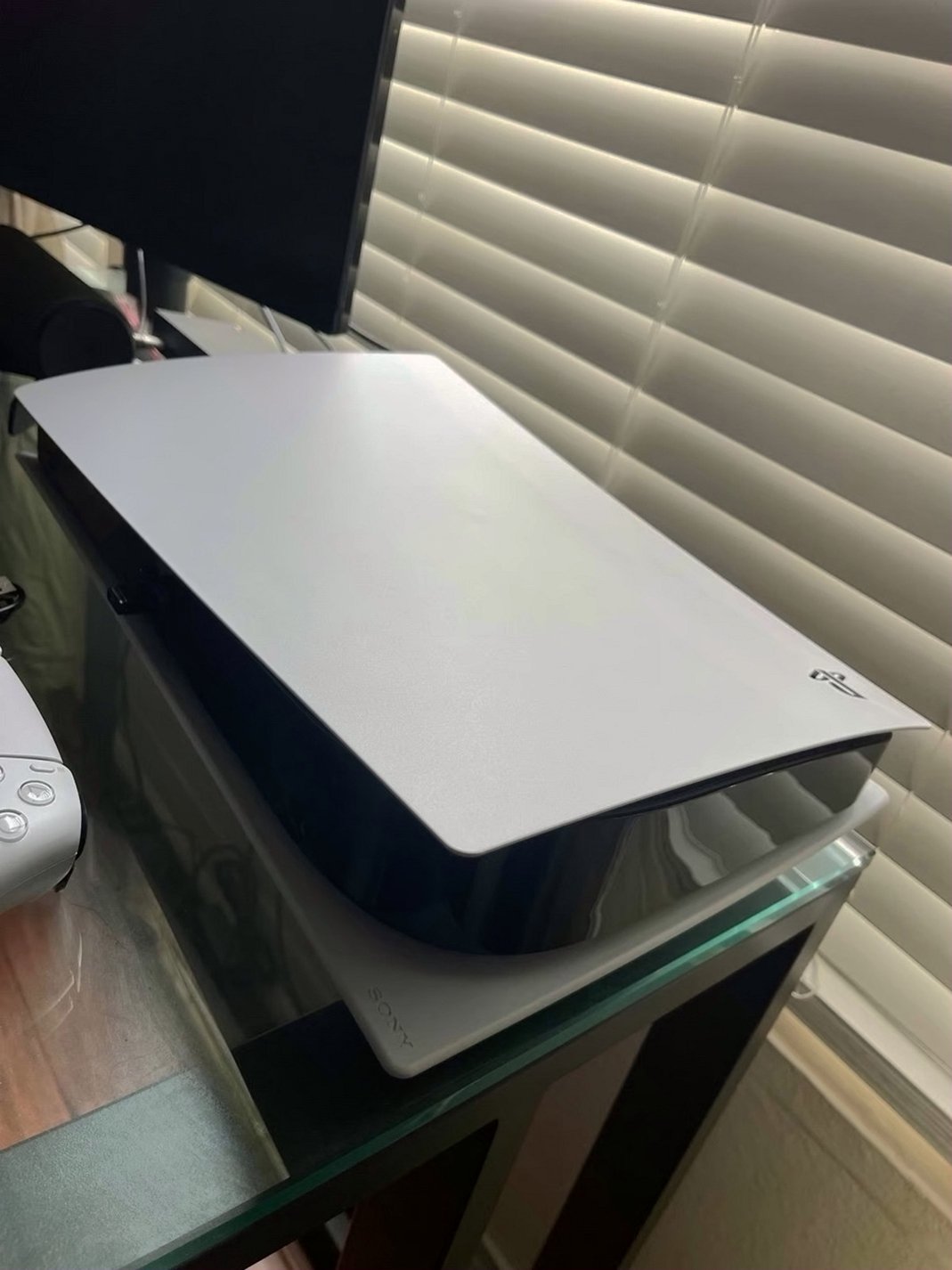 Sony PlayStation 5 Digital Edition 825GB White - Used image 3