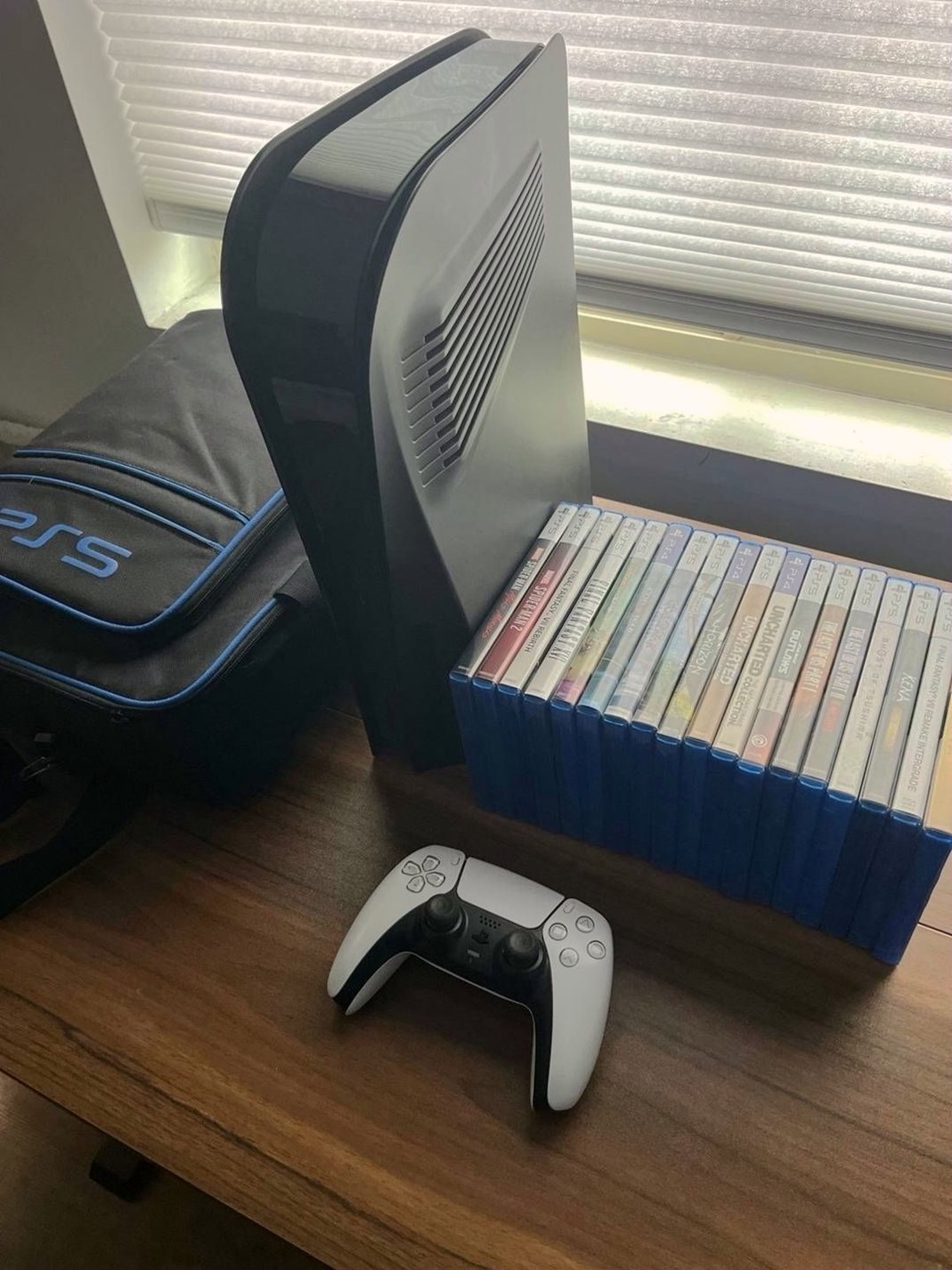 Sony PlayStation 5 Bundle Disc Version 8V65 Used