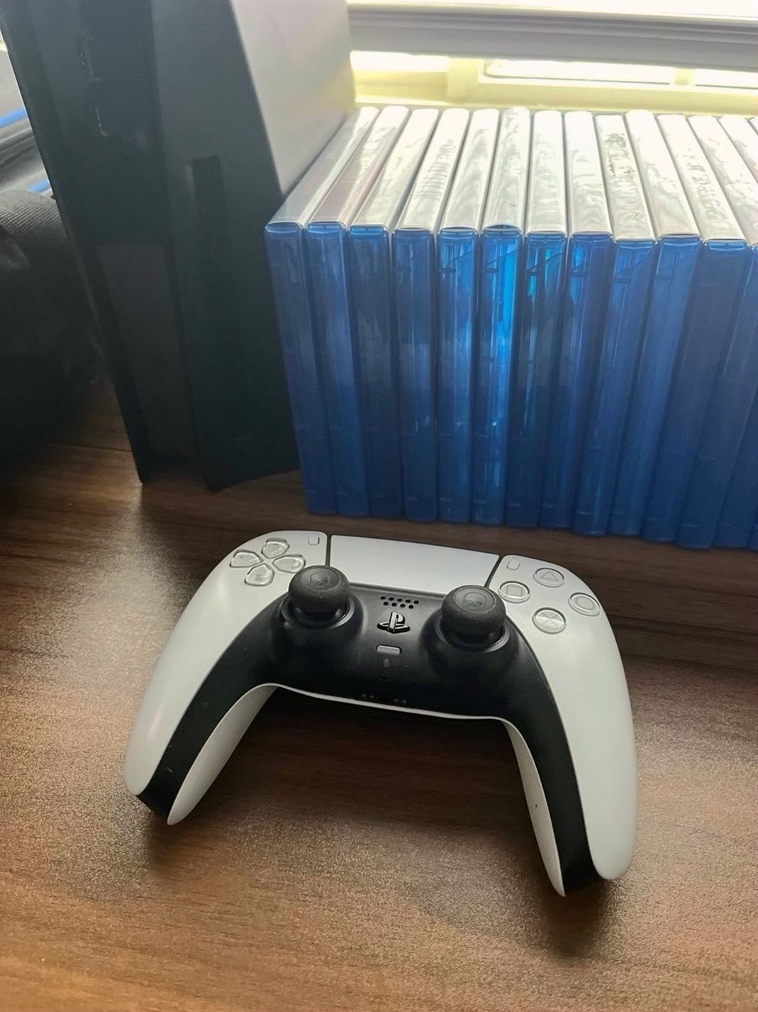 Sony PlayStation 5 Bundle Disc Version 8V65 Used image 3