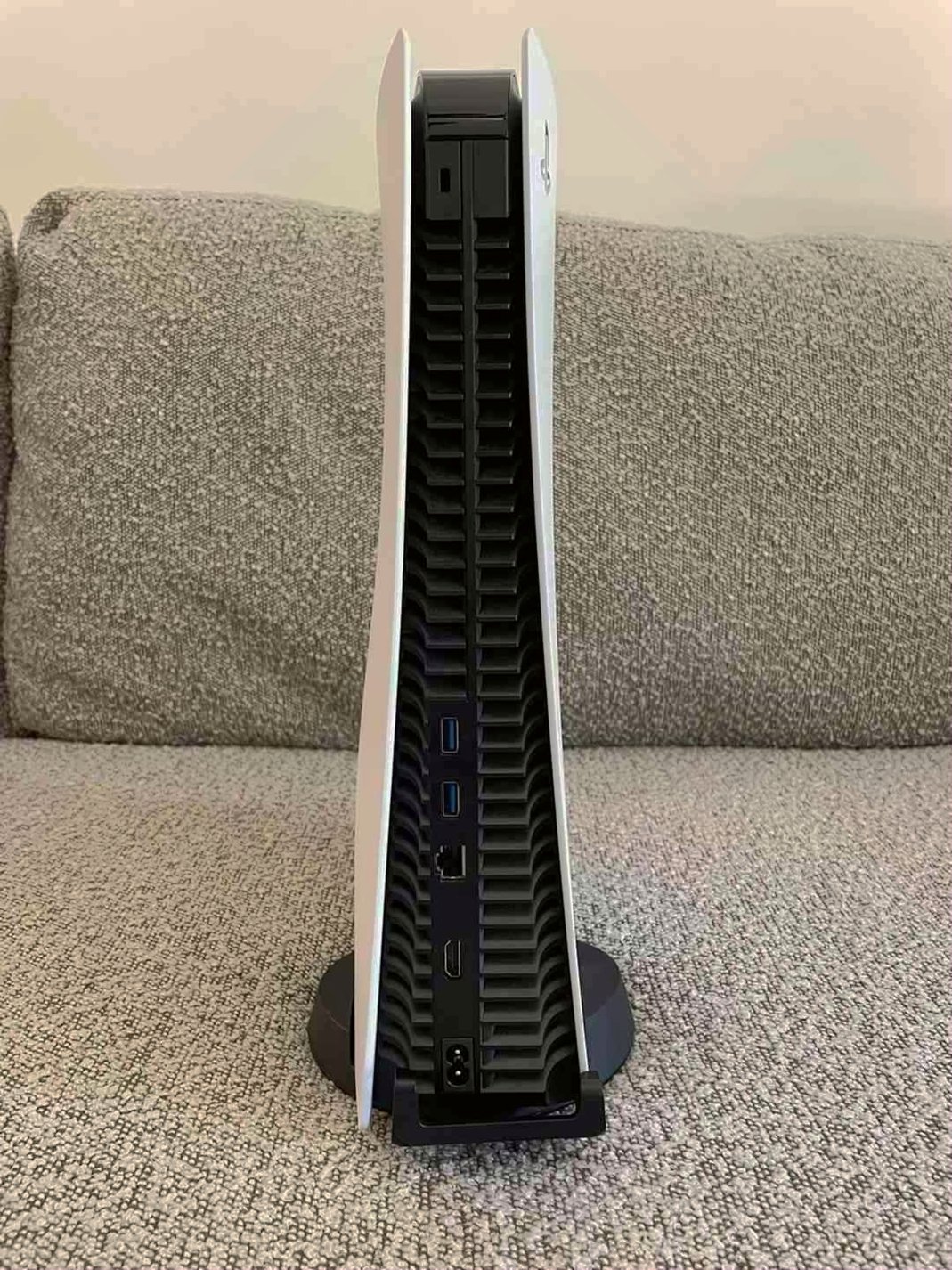 Sony PlayStation 5 Disc Console 5E26 Used - Very Good Condition image 4