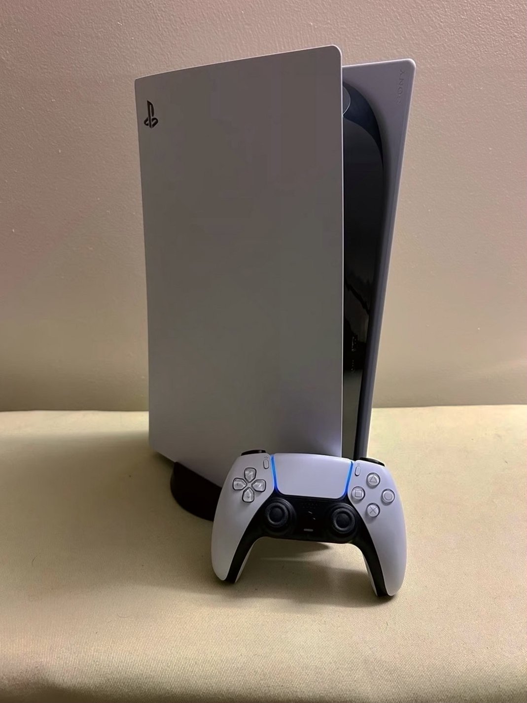 Sony PlayStation 5 Digital Version 7Y38 - Used image 3
