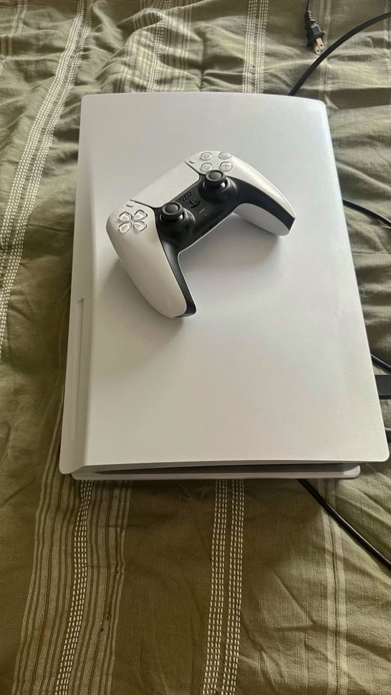 Sony PlayStation 5 825GB White Used image 2