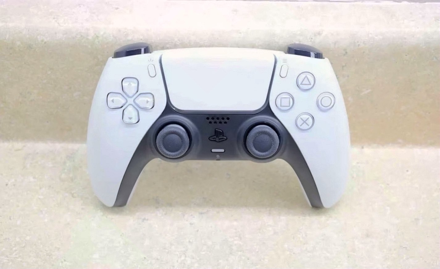Sony PlayStation 5 Console 1TB White - Used image 5