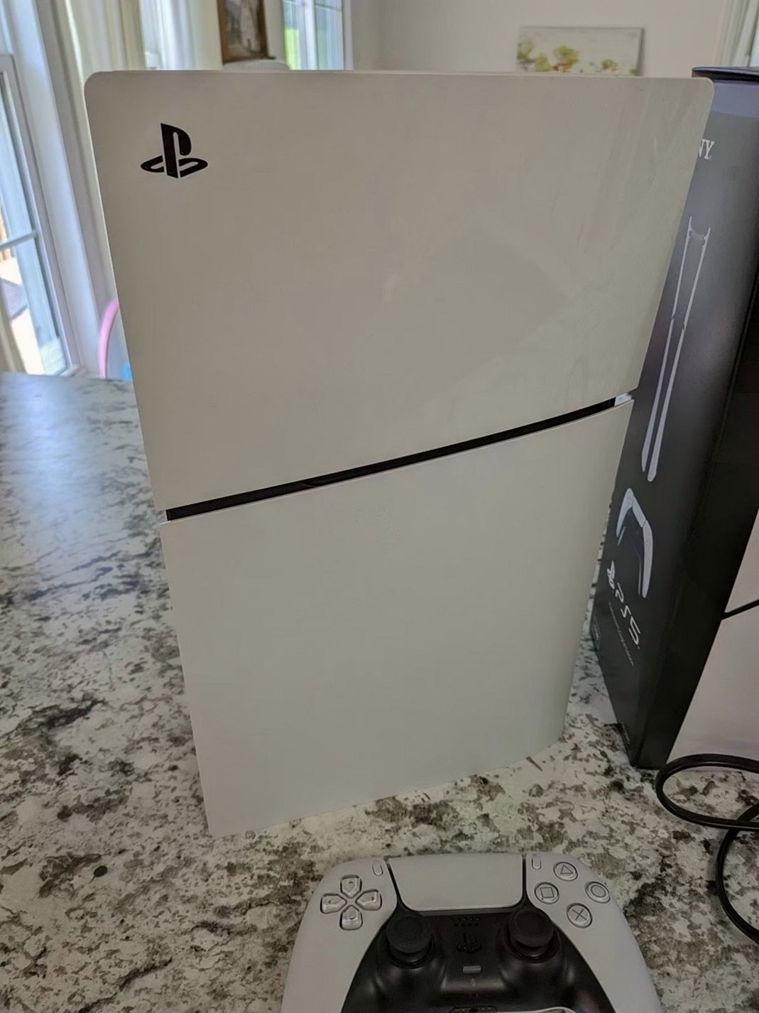 Sony PlayStation 5 Digital Edition 1TB White - Used image 2