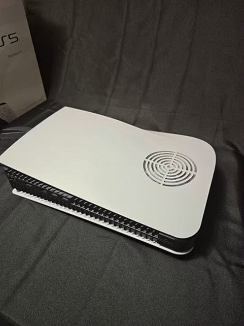 Sony PlayStation 5 Disc Console 1TB Dbrand Darkplate - Used image 3