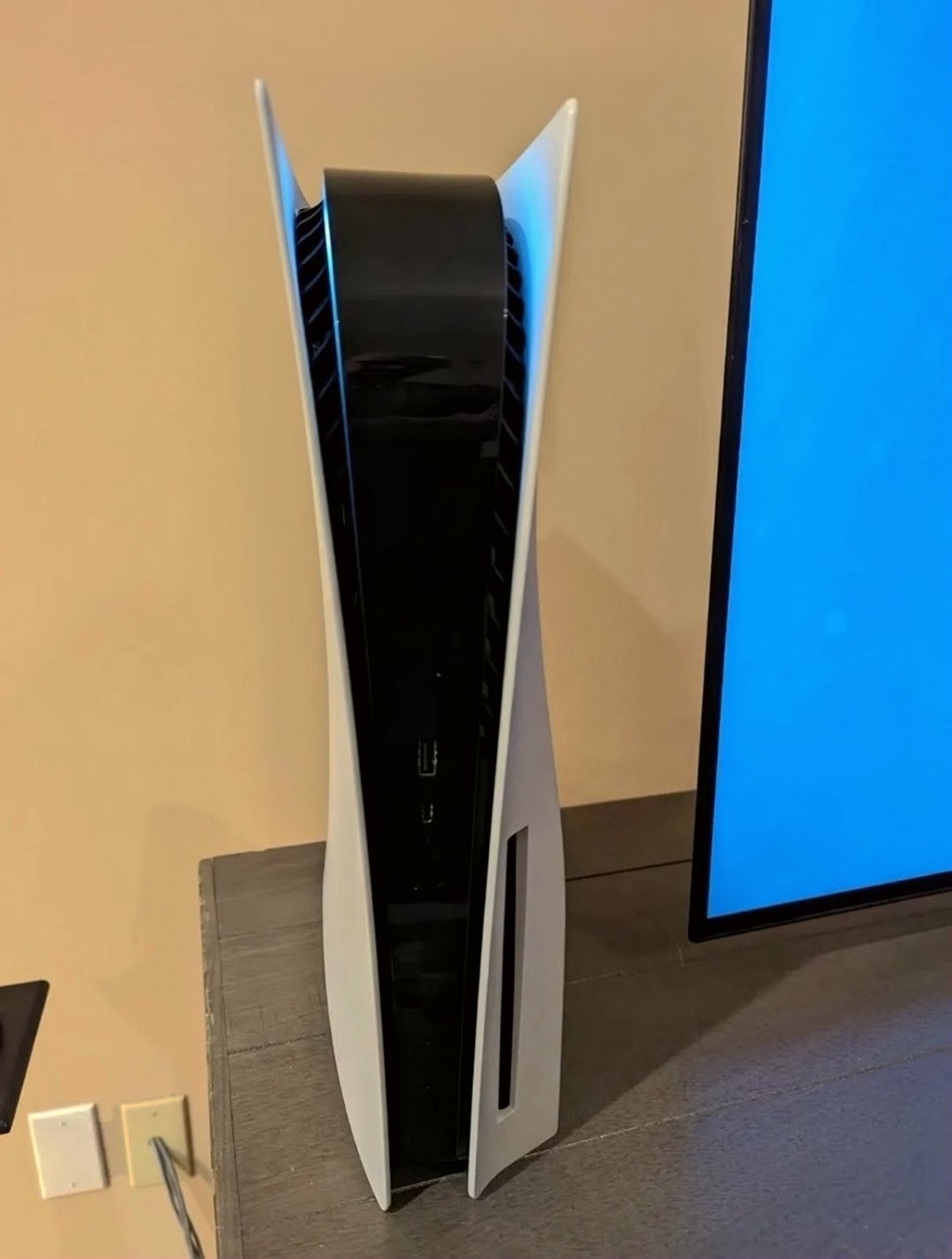 Sony PlayStation 5 Standard Disk Edition - Used image 3