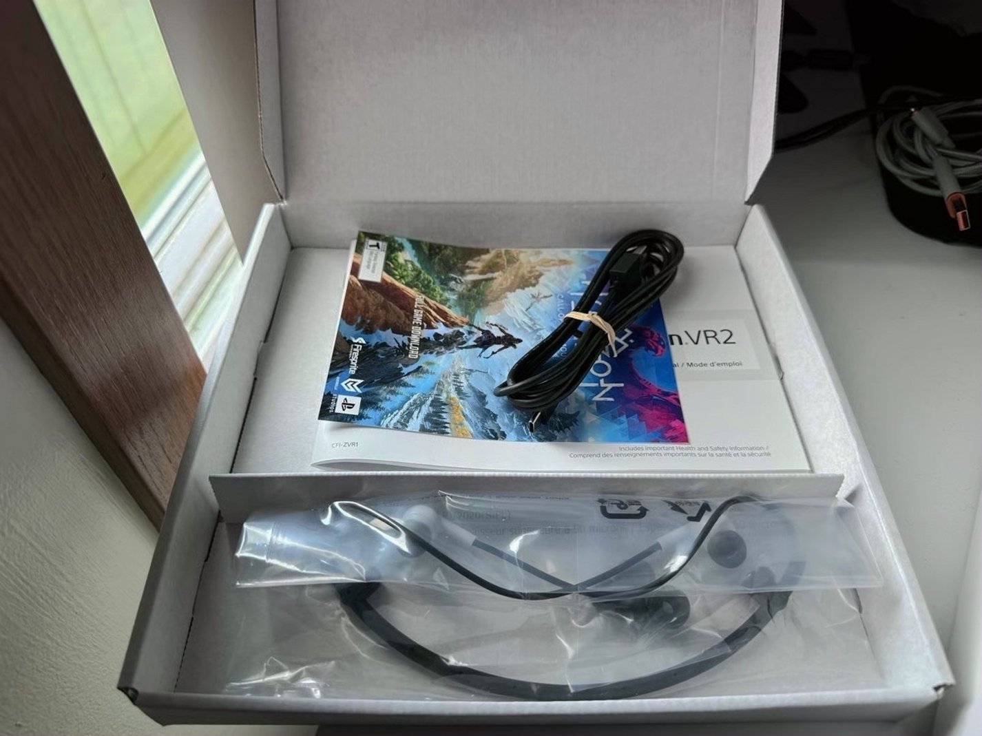 Sony PlayStation PSVR2 2H63 Call of the Mountain Bundle - Used image 2