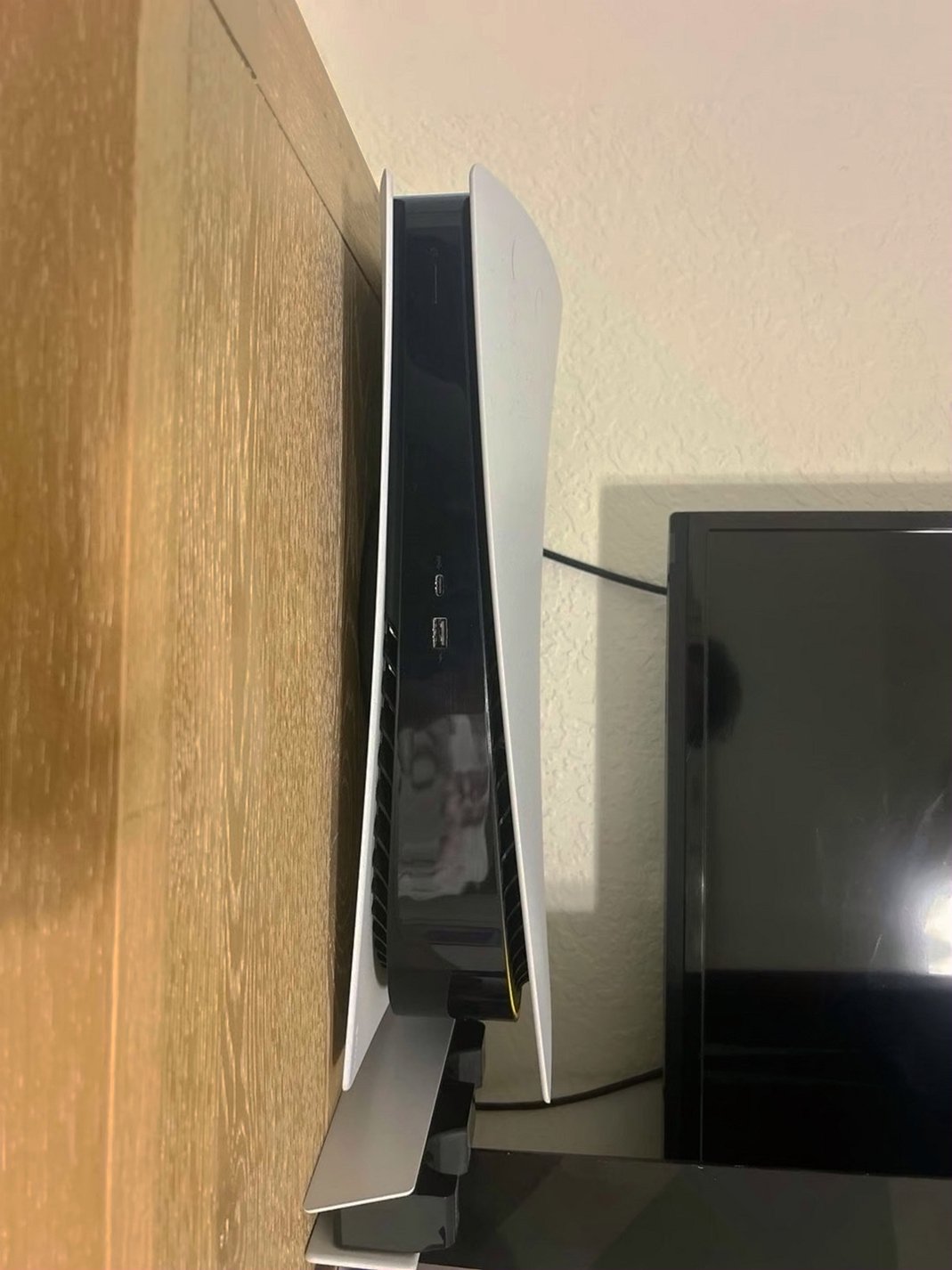 Sony PlayStation 5 Digital Edition White Used image 2