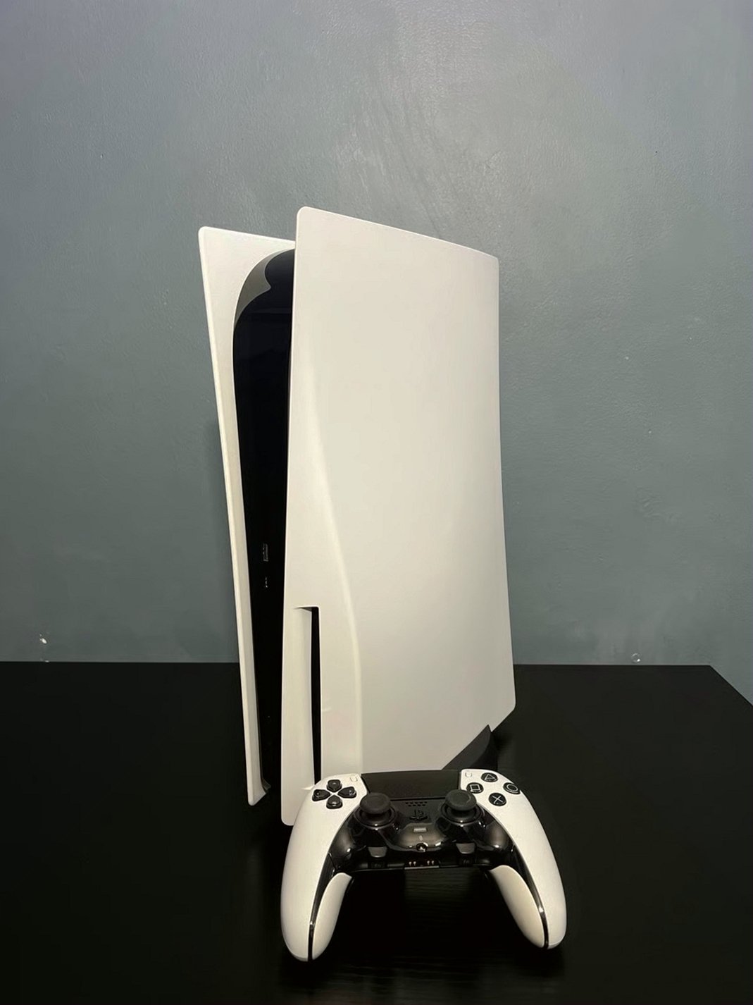 Sony PlayStation 5 Disc Console 2TB Aorus Drive Bundle - Used image 2
