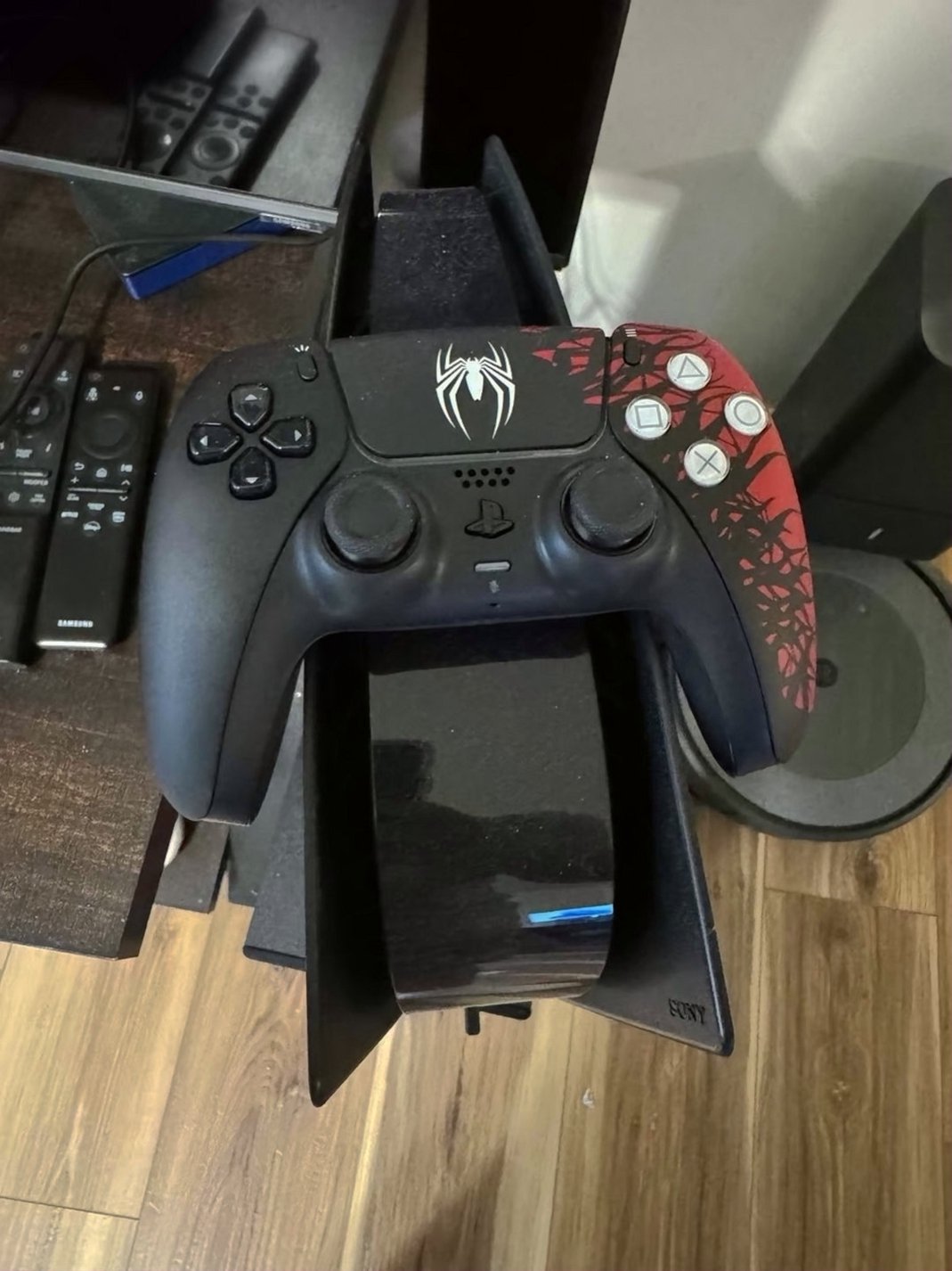 Sony PlayStation 5 Spider-Man 2G88 Used - Limited Edition image 3