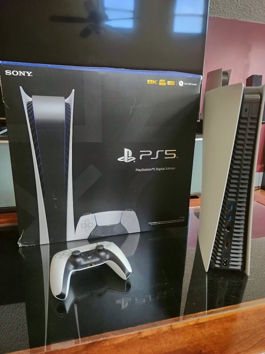 Sony PlayStation 5 Digital Edition 825GB White - Used image 3