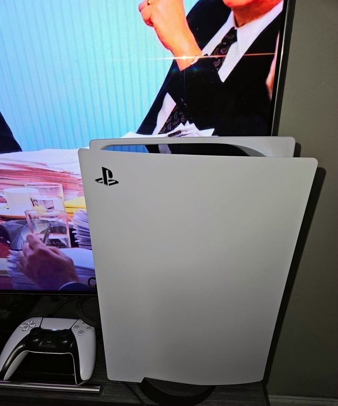 Sony PlayStation 5 Bundle 1TB SSD White Unlocked - Used image 5
