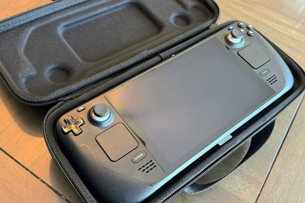 Valve Steam Deck 256GB Bundle with 400GB SD Card and RavPower Battery Bank - Used image 2