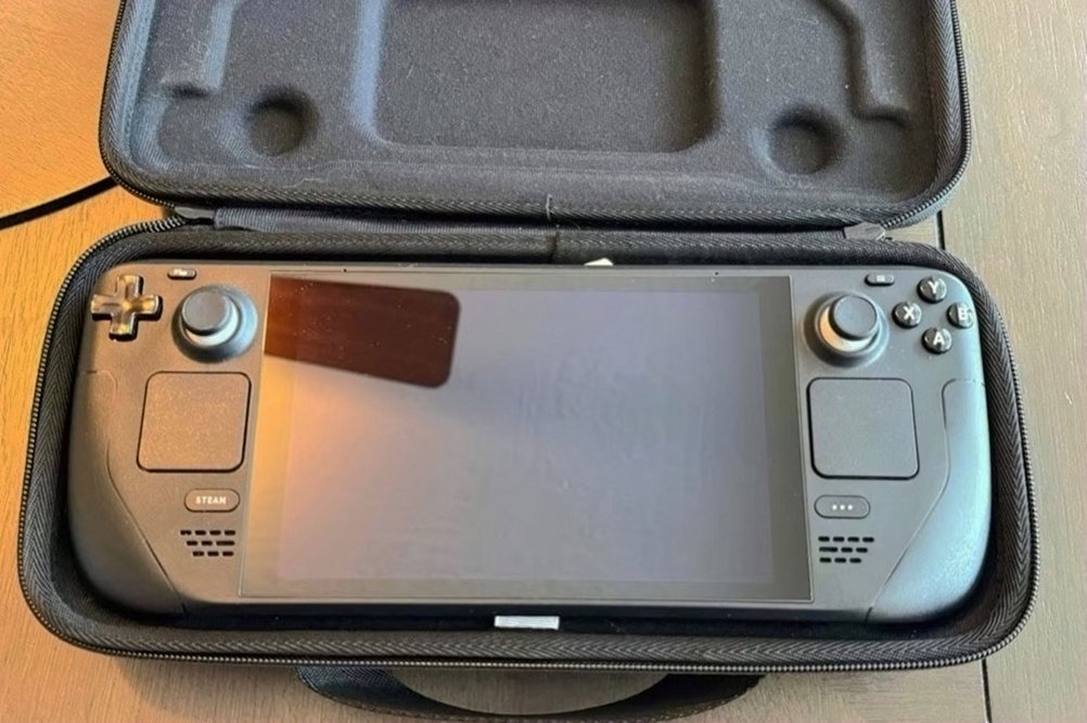 Valve Steam Deck 256GB Bundle with 400GB SD Card and RavPower Battery Bank - Used image 4