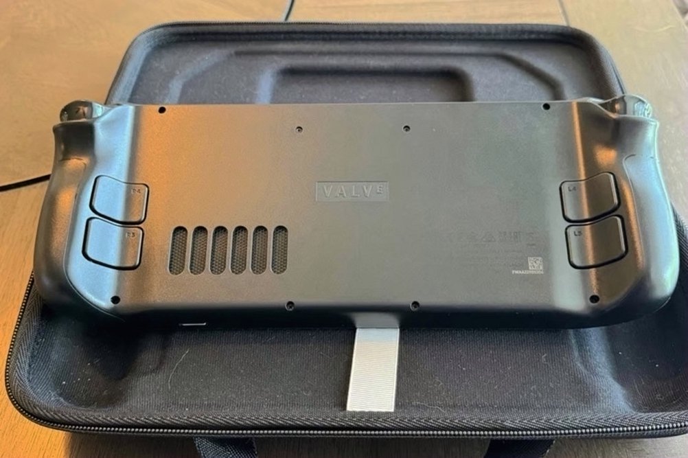 Valve Steam Deck 256GB Bundle with 400GB SD Card and RavPower Battery Bank - Used image 5