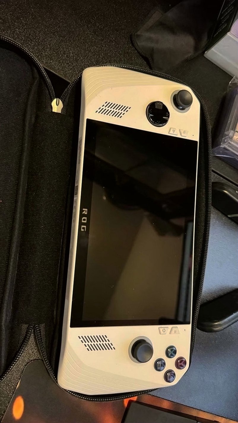 ASUS ROG Ally 7" 120Hz FHD 1080p Gaming Handheld Unlocked - Used