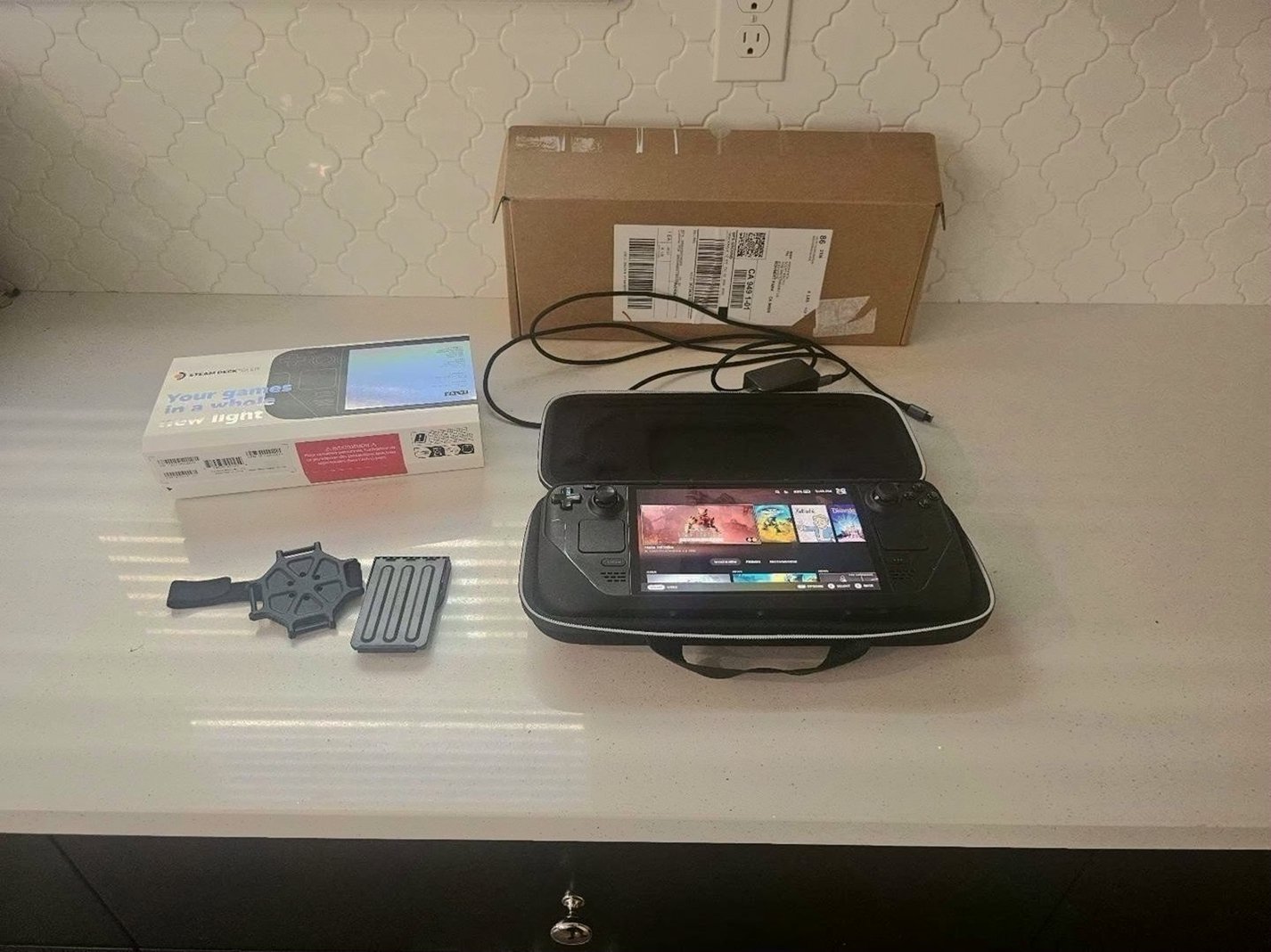 Valve Steam Deck OLED 1TB Black Unlocked - Used image 2