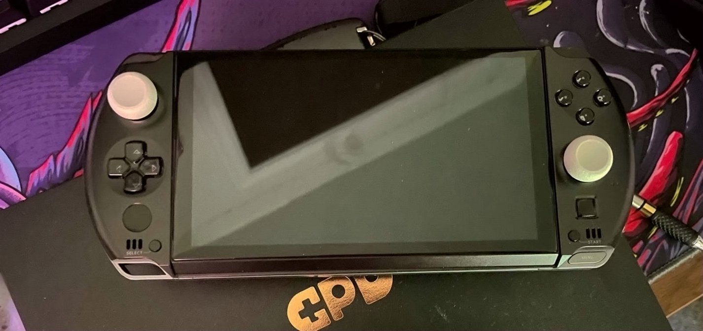 GPD Win 4 6800U 1TB White Unlocked - Used image 2