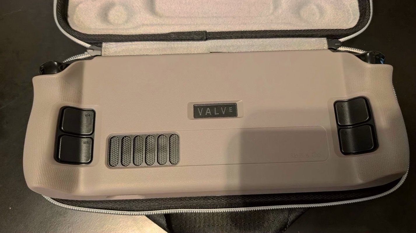 Valve Steam Deck 512GB Black with Accessories - Used image 4