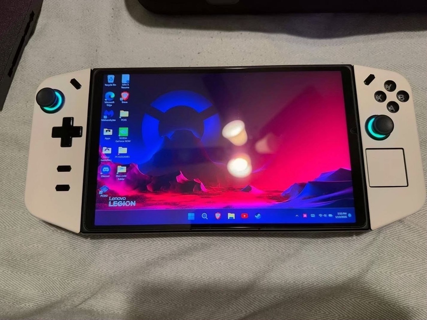 Lenovo Legion Go 1TB White Unlocked Used image 3