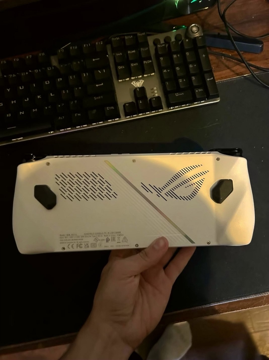 ASUS ROG Ally Z1 7Z91 16GB 512GB White Unlocked - Used image 3