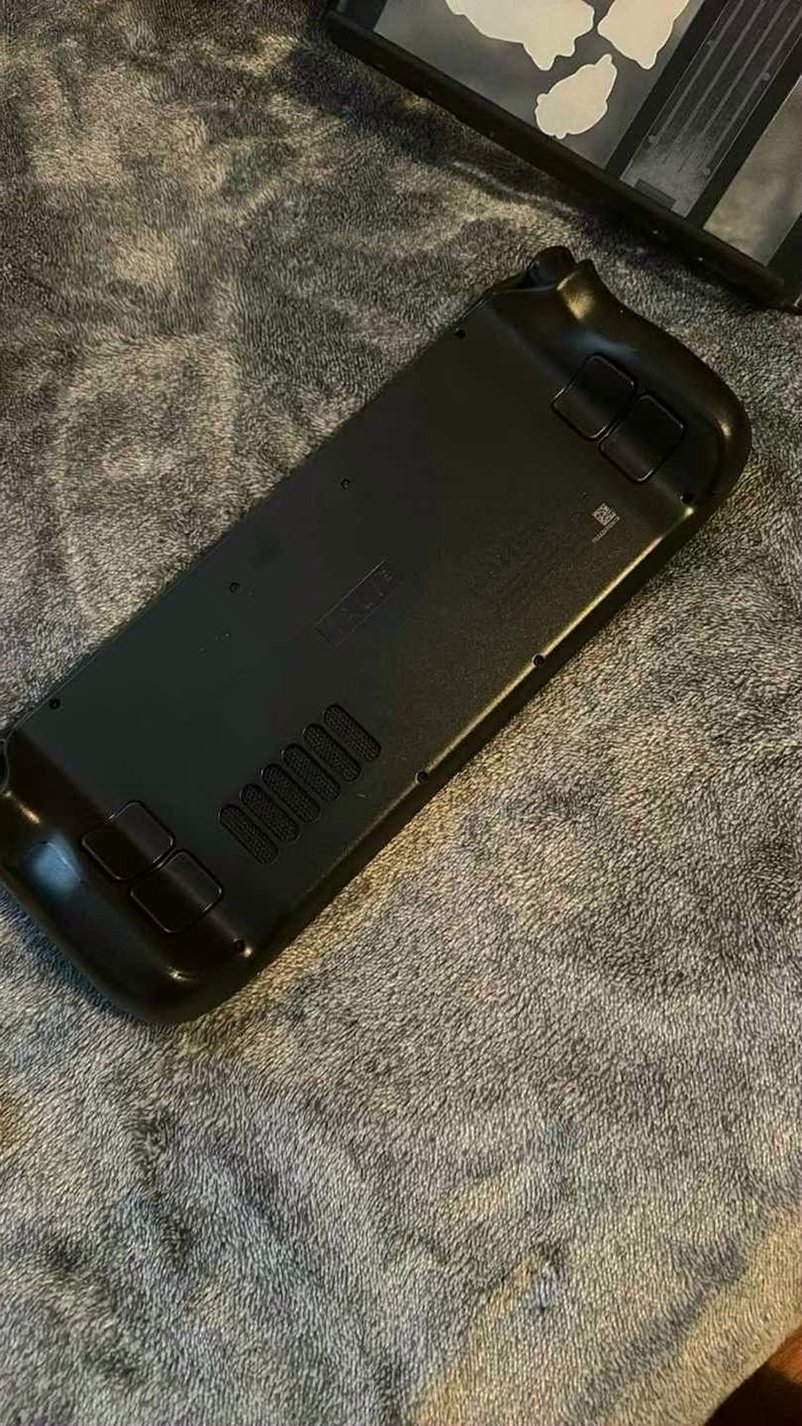 Valve Steam Deck 1J12 512GB Black Used image 3
