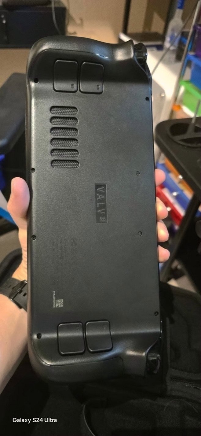 Steam Deck 1TB Valve Unlocked - Used image 2