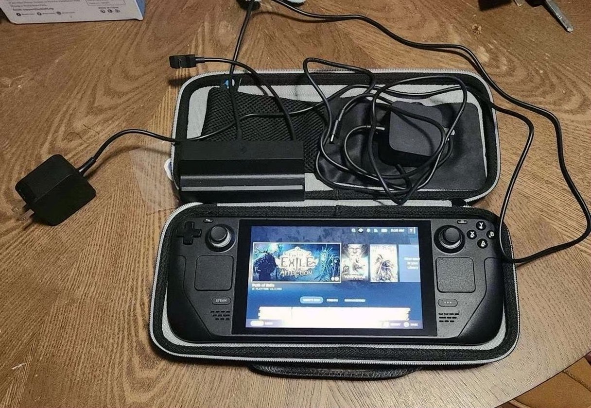 Valve Steam Deck 512GB with Charging Stand Unlocked - Used