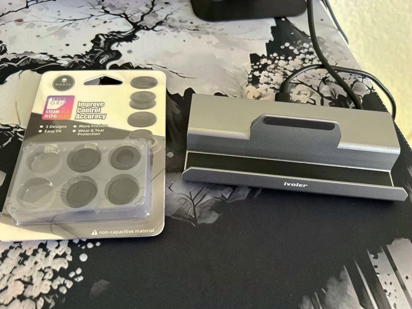 Valve Steam Deck 64GB LCD Display with ivoler Docking Station - Used image 3