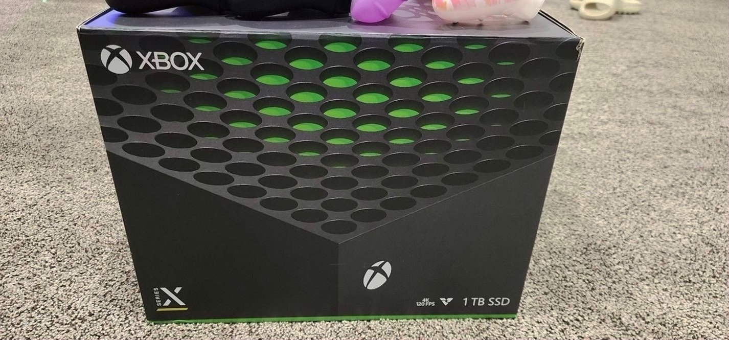 Microsoft Xbox Series X 1TB Console Bundle - Used image 4