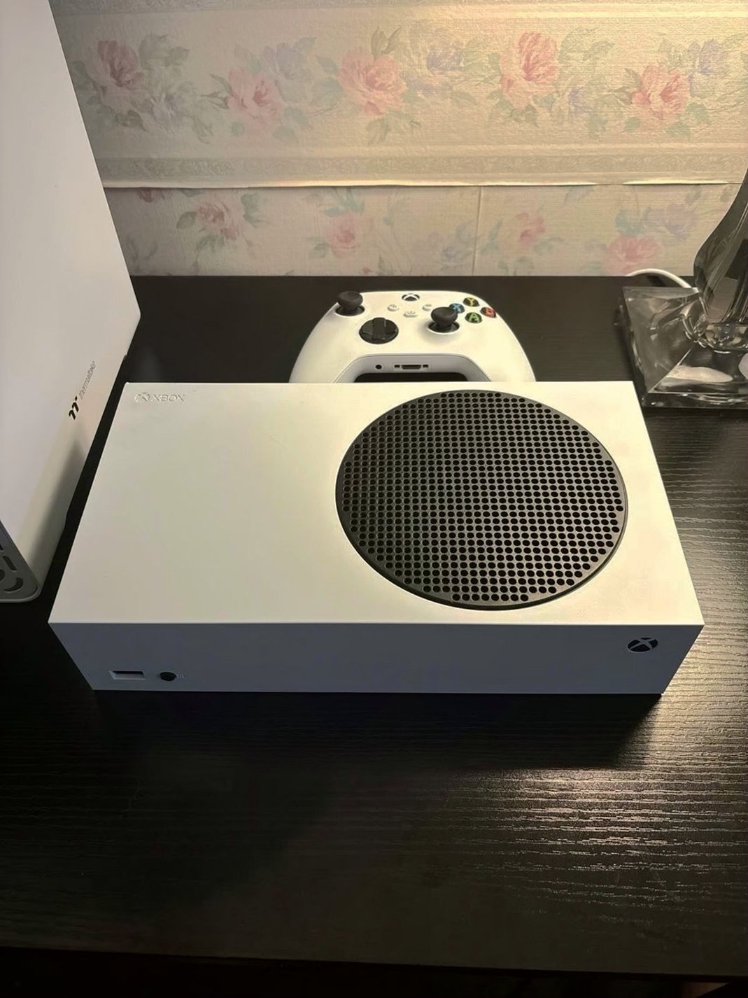 Microsoft Xbox Series S 512GB White - Used image 2