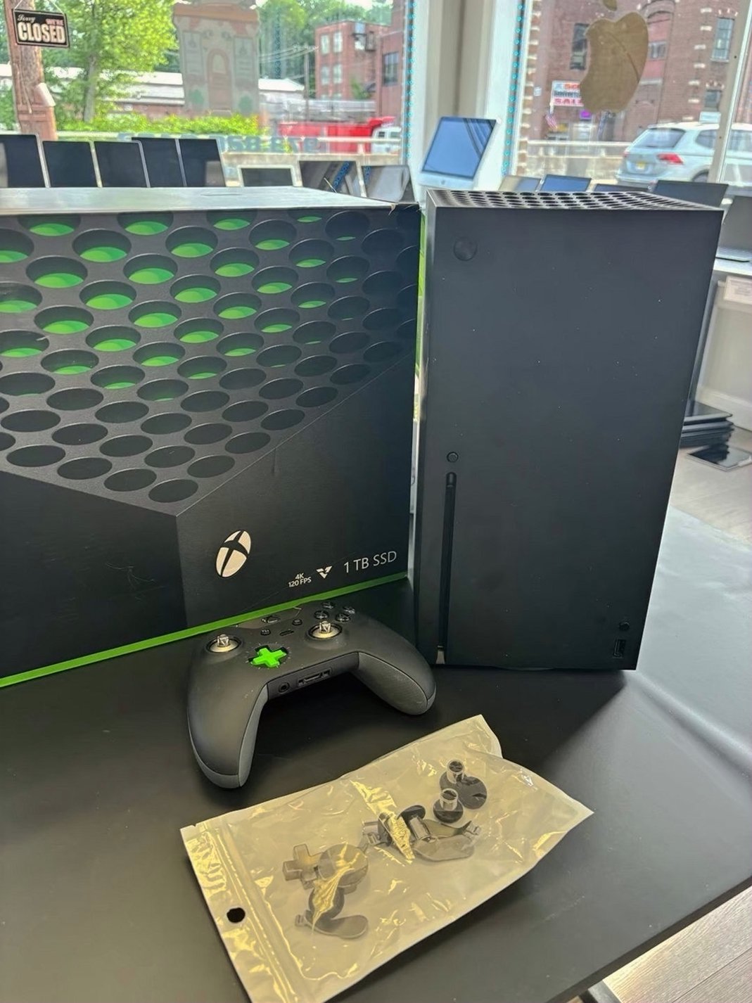 Microsoft Xbox Series X 1TB Black - Used image 4