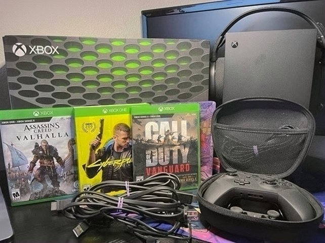 Microsoft Xbox Series X Bundle 1TB Black - Used