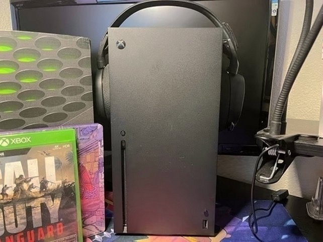 Microsoft Xbox Series X Bundle 1TB Black - Used image 2