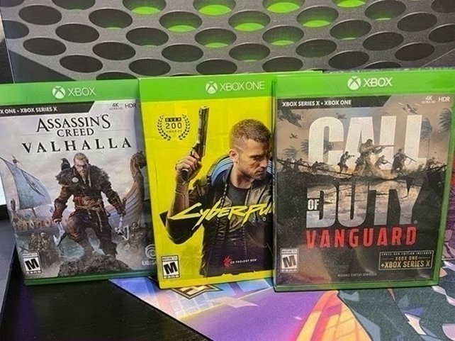 Microsoft Xbox Series X Bundle 1TB Black - Used image 4