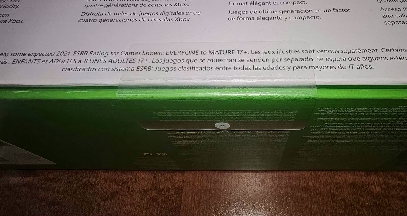 Microsoft Xbox Series S 9E67 512GB White Unlocked - Used image 3