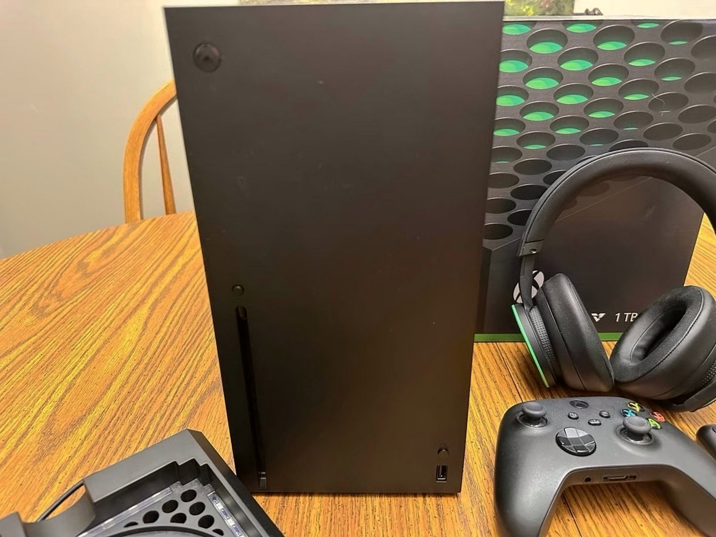 Microsoft Xbox Series X Lot 3M39 - Used image 2