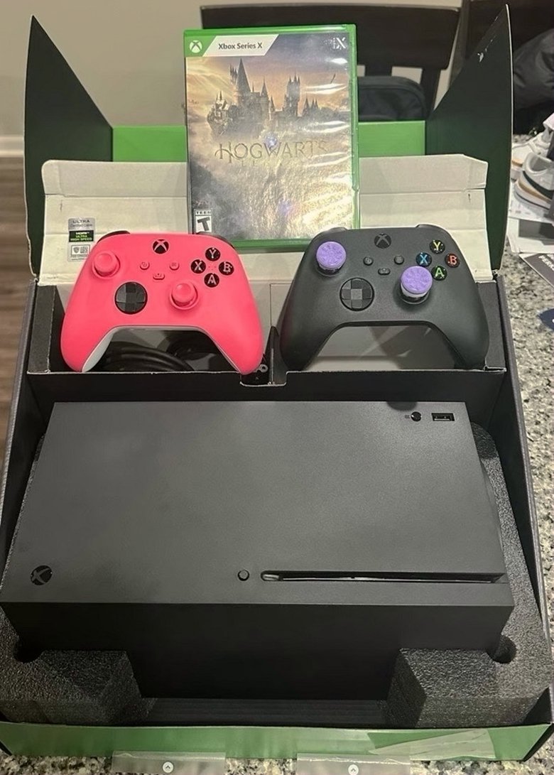 Microsoft Xbox Series X Bundle 1TB Black - Used